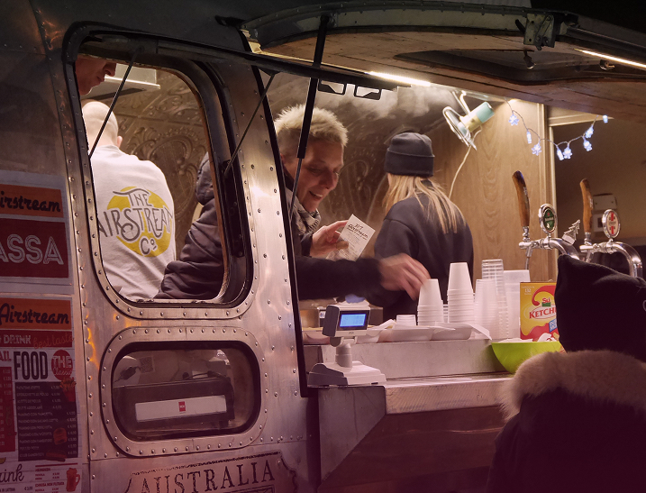 Zona Chill y Food Trucks